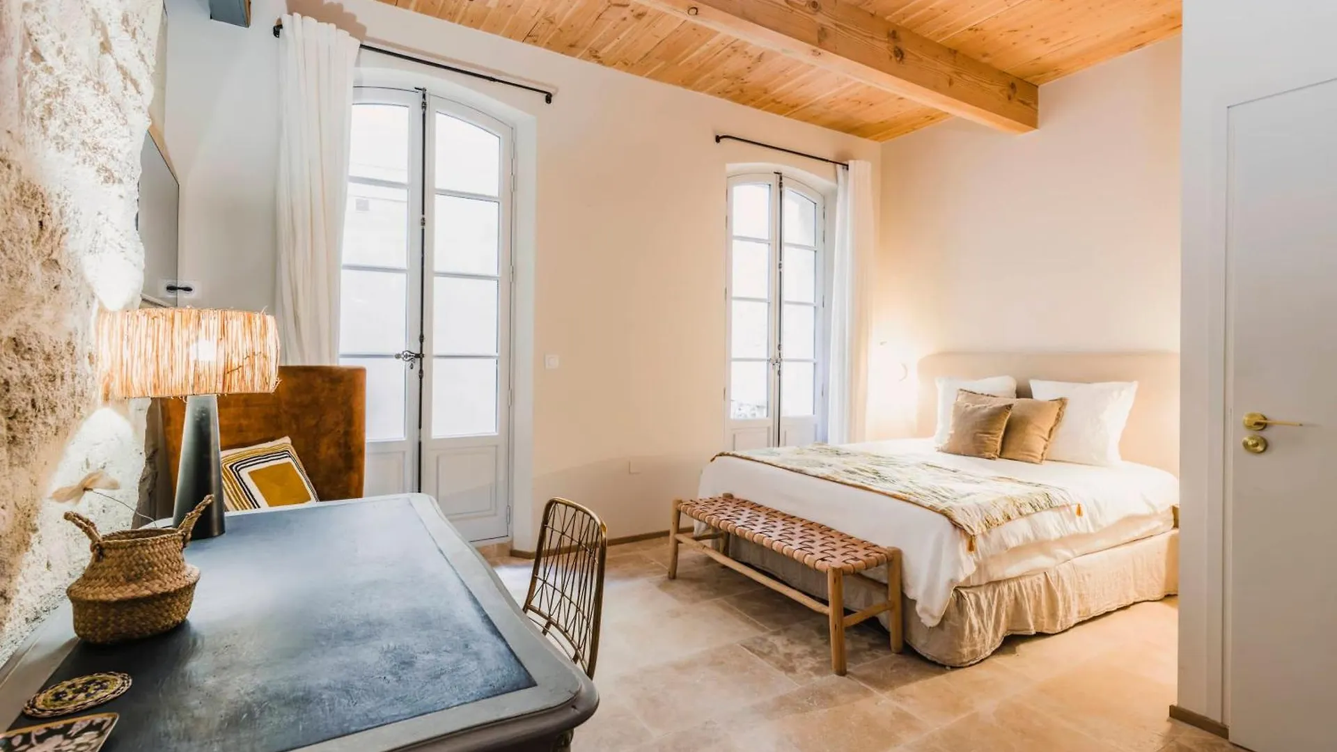 Le Petit Avignon - Chambres & Appartement A Deux Pas Du Pont D'Avignon Et Du Palais Des Papes Frühstückspension