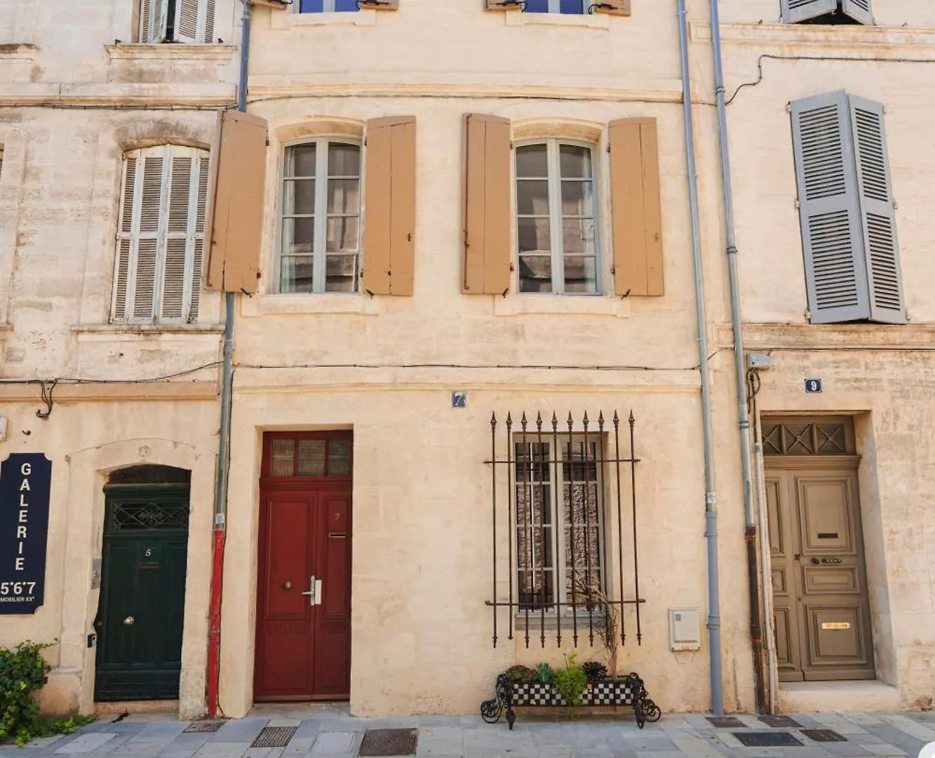 Le Petit Avignon - Chambres & Appartement A Deux Pas Du Pont D'Avignon Et Du Palais Des Papes